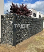 Realizace oplocení – Uherské Hradiště – Sypaný gabionový plot + hliníkový tahokov antracit