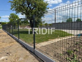 Realizace oplocení - Sušice - 3D panely Antracit s podhrabovými deskami