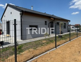 Realizace oplocení - Huštěnovice - 3D panely Antracit s podhrabovými deskami